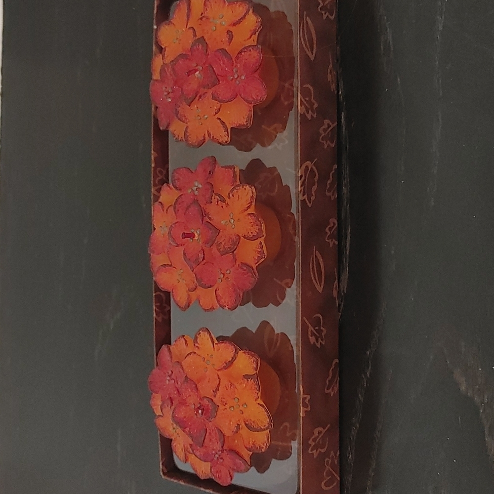 Royal Products: Floral Candles - Picture 4 of 4